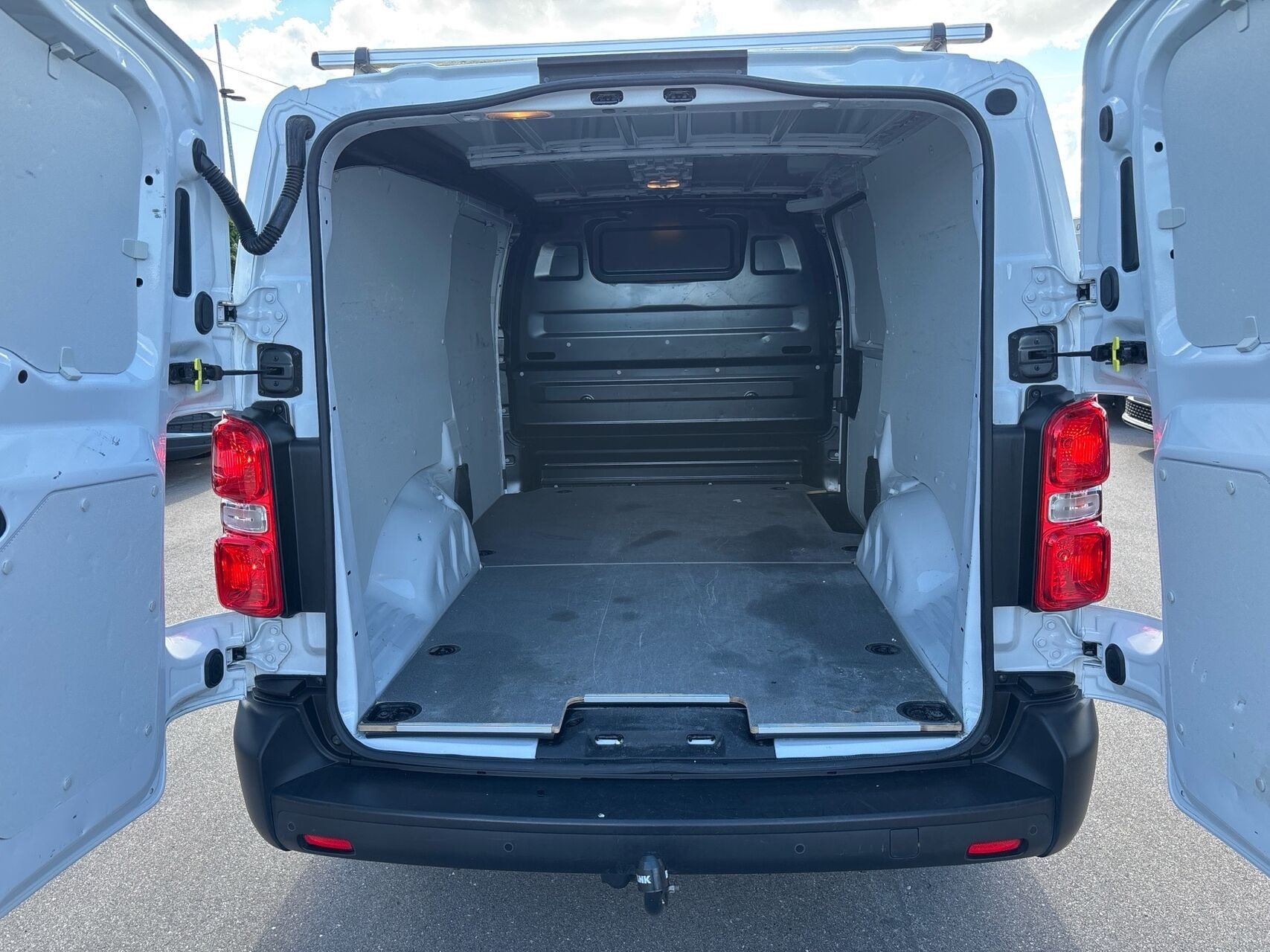 Hvid Toyota ProAce fra 2024