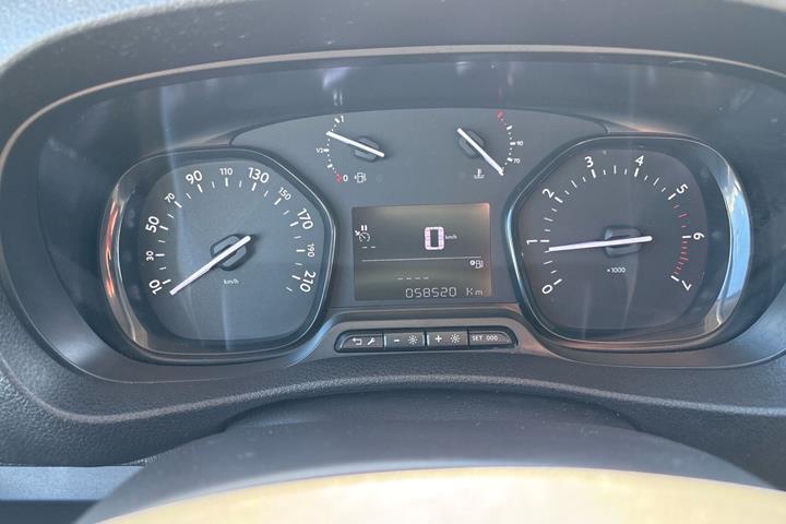 Hvid Toyota ProAce fra 2024