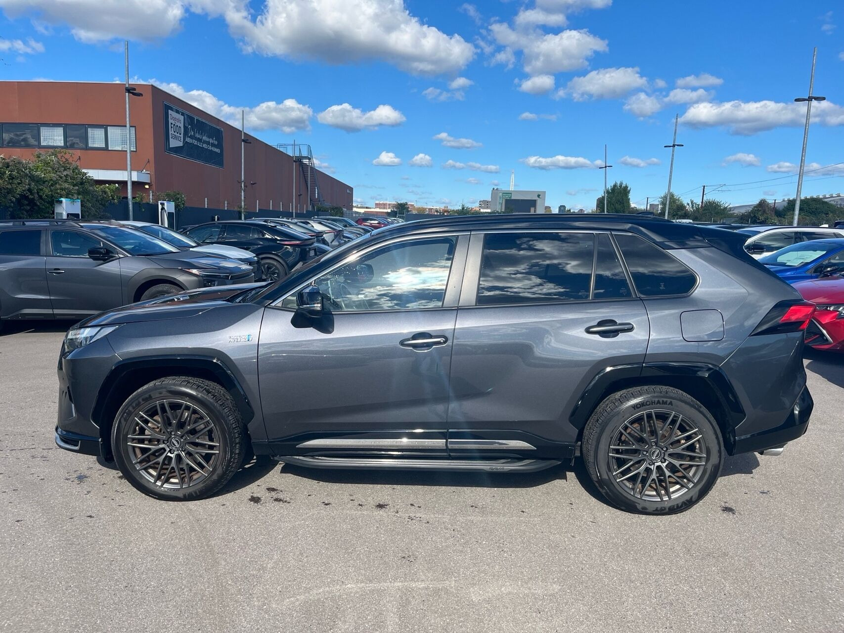Grå Toyota RAV4 Plug-in fra 2022