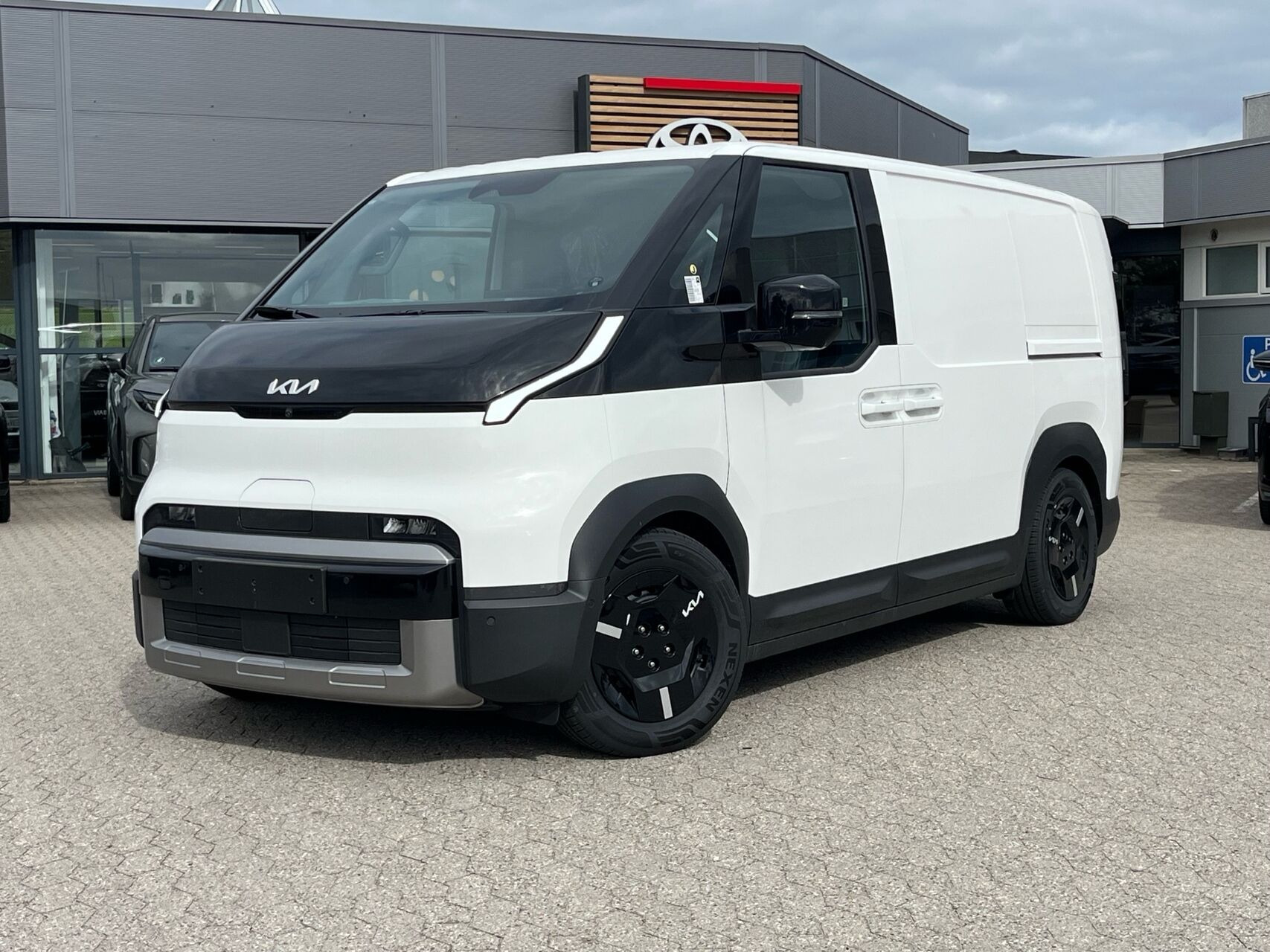 Kia PV5 Cargo L2H1 Long Range Work Pro 163HK Van Aut.