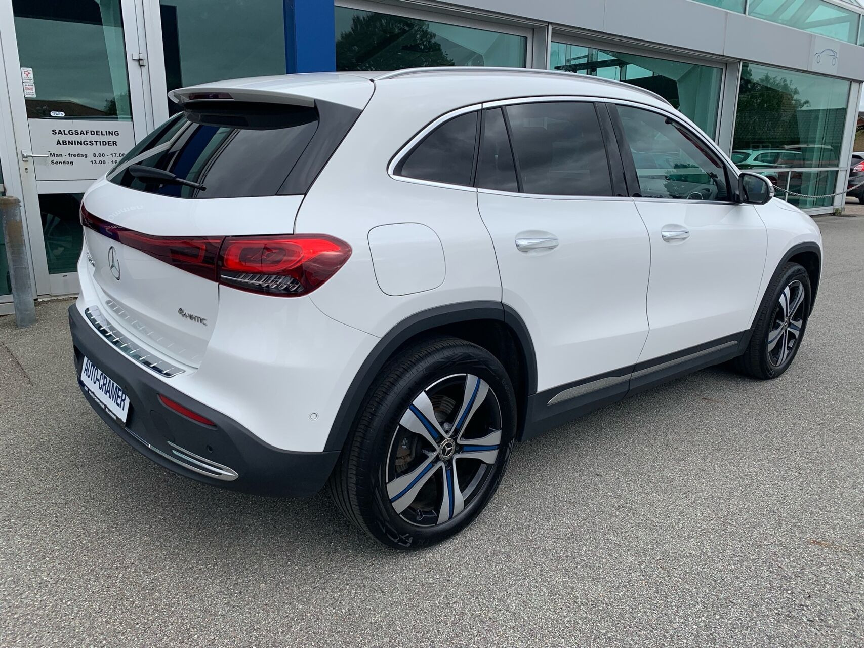 Hvid Mercedes EQA350 fra 2023