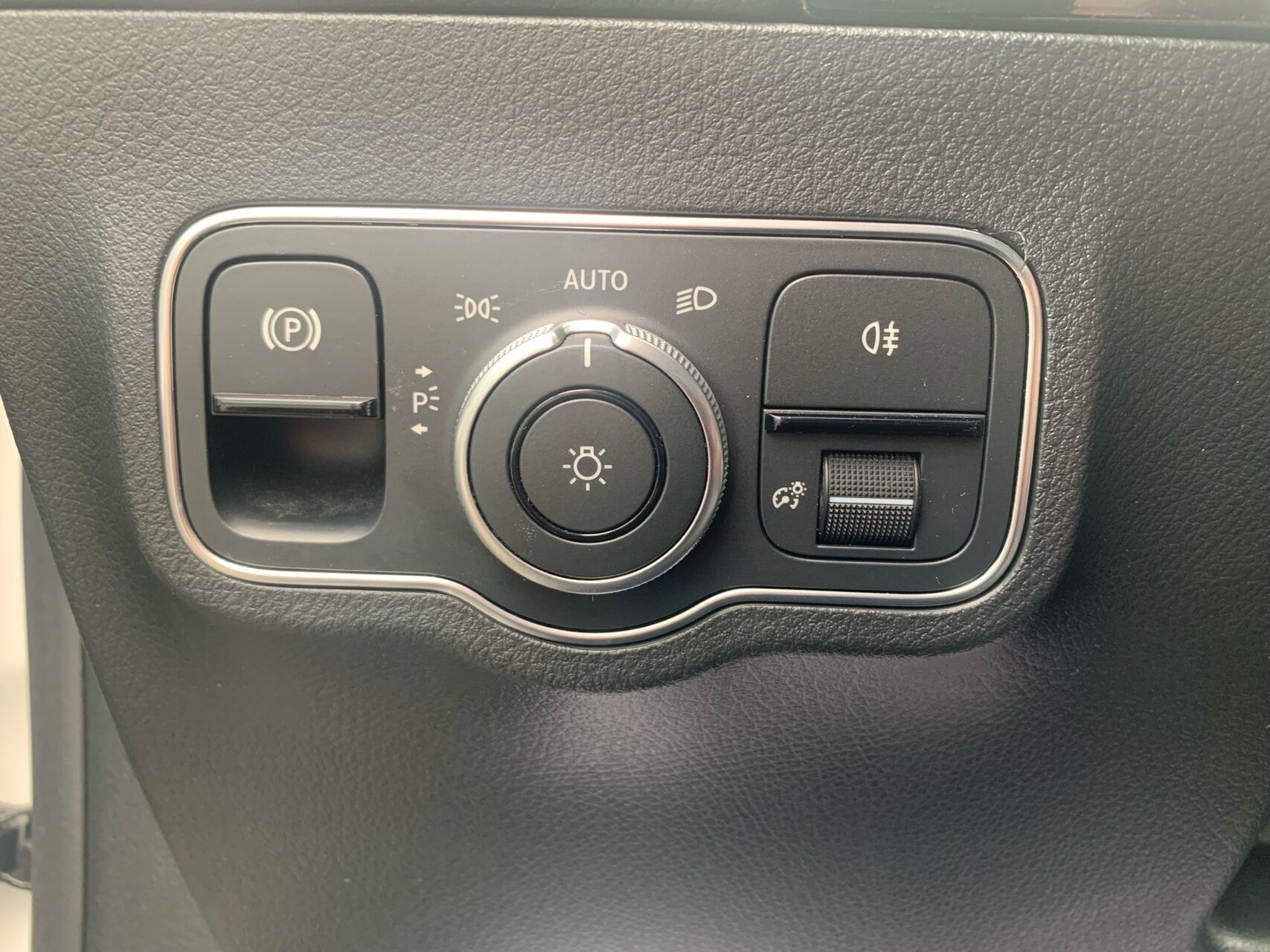 Hvid Mercedes EQA350 fra 2023