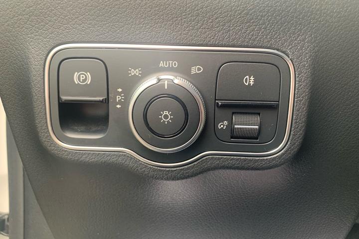 Hvid Mercedes EQA350 fra 2023
