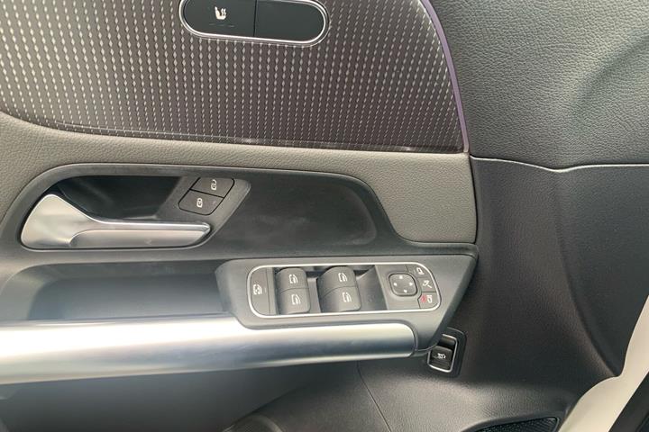 Hvid Mercedes EQA350 fra 2023