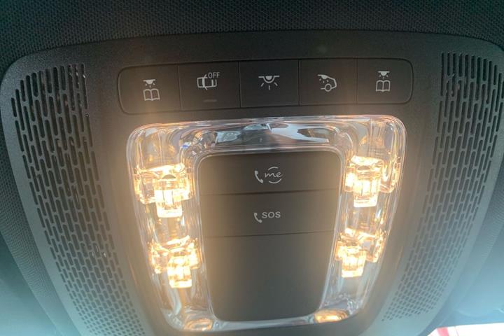 Hvid Mercedes EQA350 fra 2023