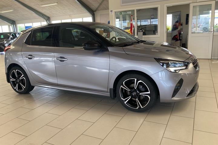 Sølv Opel Corsa fra 2021