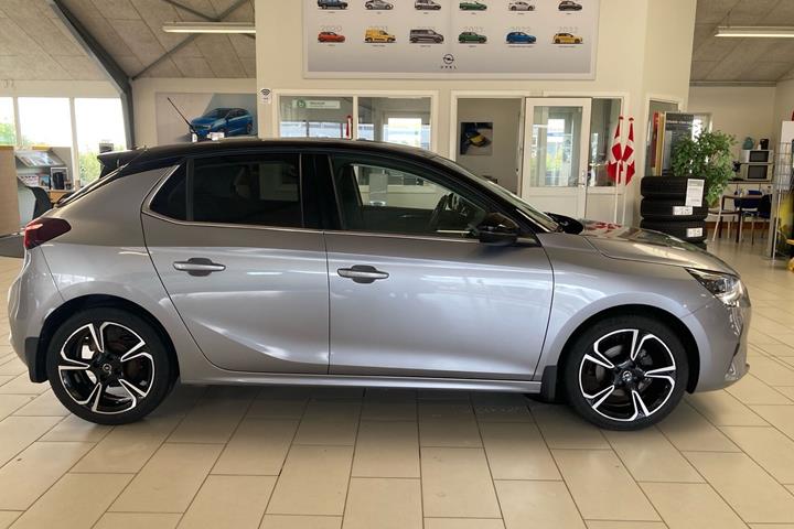Sølv Opel Corsa fra 2021