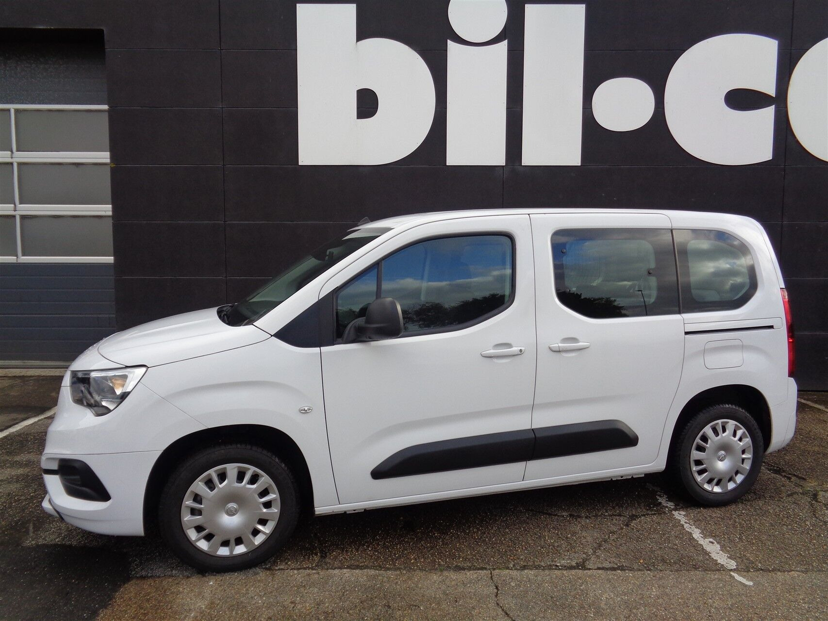 Hvid Opel Combo-e Life fra 2022