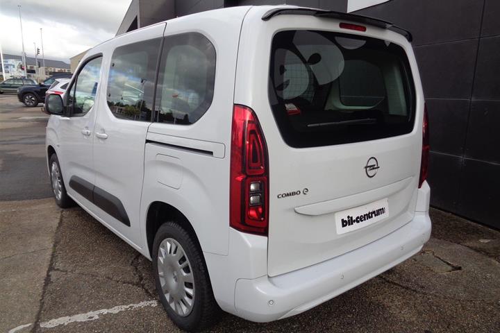 Hvid Opel Combo-e Life fra 2022