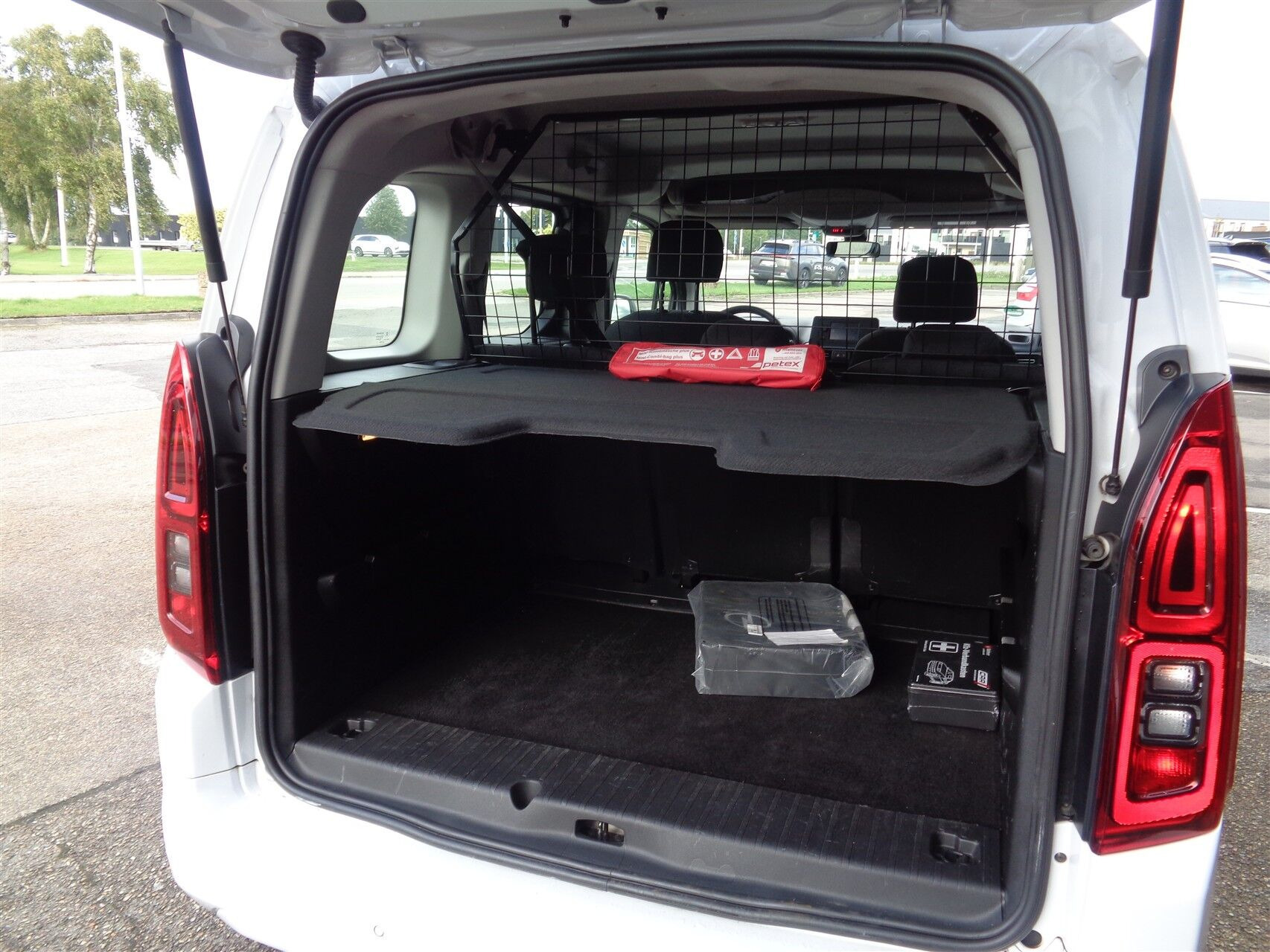 Hvid Opel Combo-e Life fra 2022