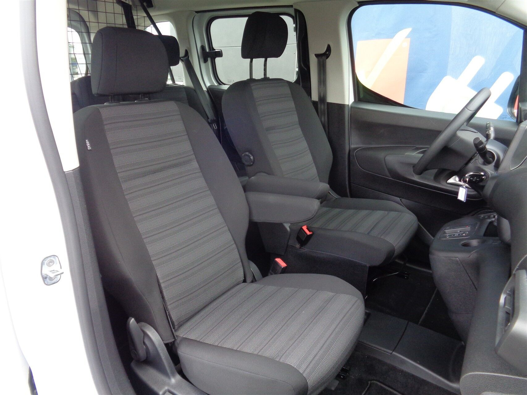 Hvid Opel Combo-e Life fra 2022
