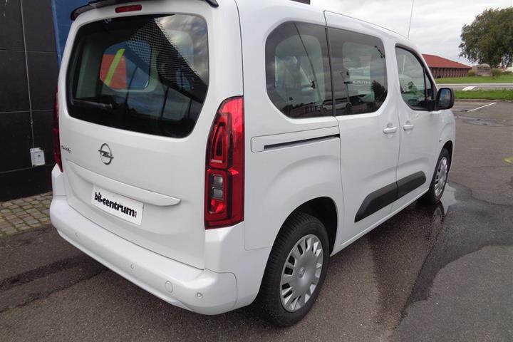 Hvid Opel Combo-e Life fra 2022
