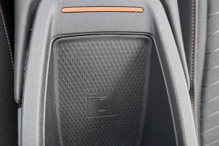 Grå Cupra Born fra 2023