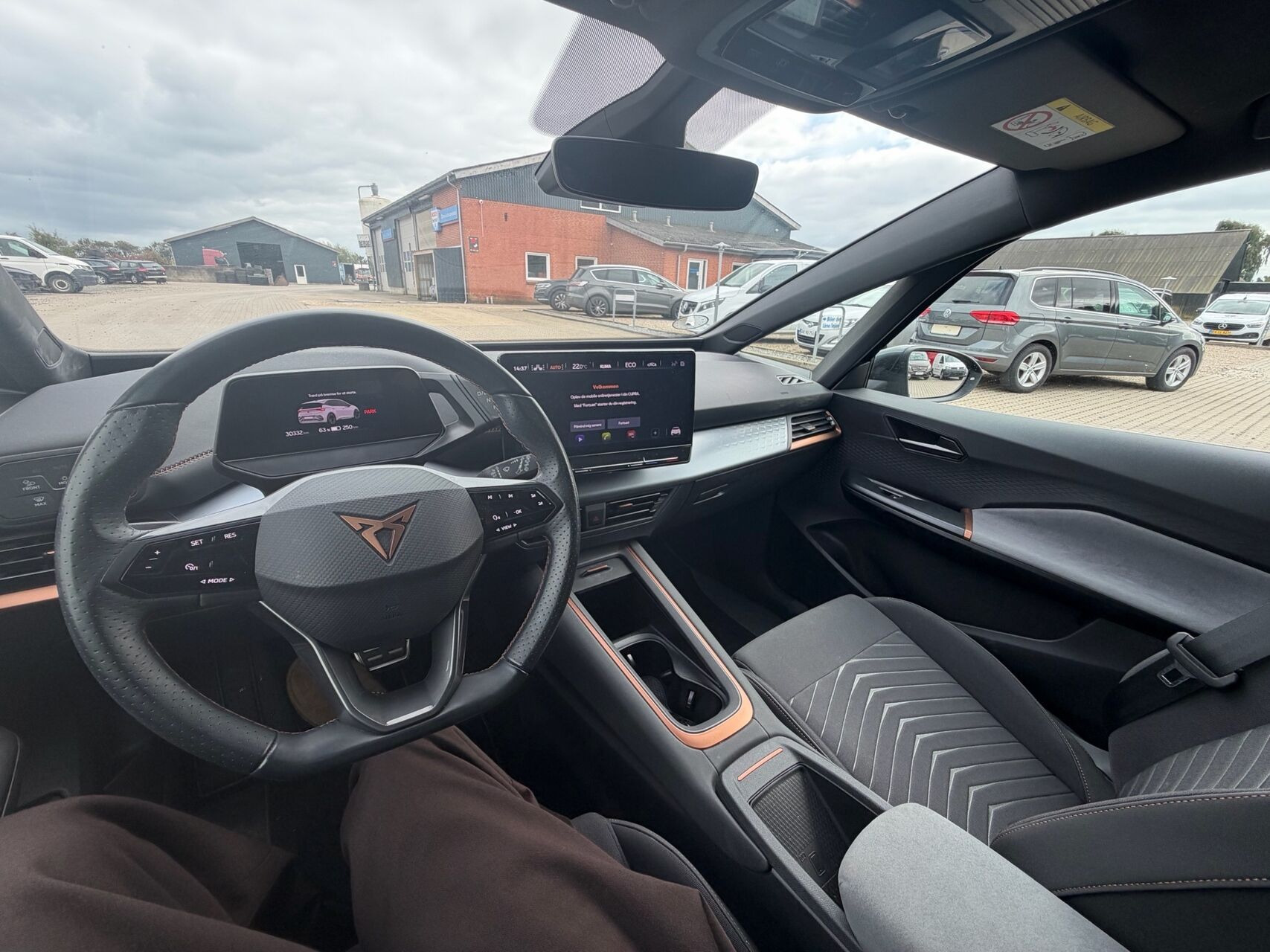 Grå Cupra Born fra 2023
