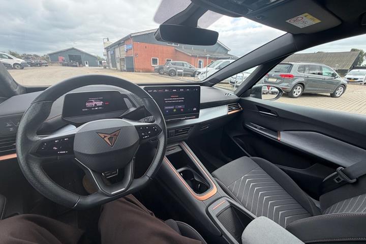 Grå Cupra Born fra 2023