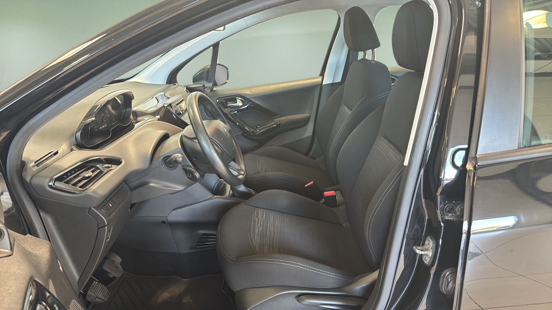 Sort Peugeot 208 fra 2014