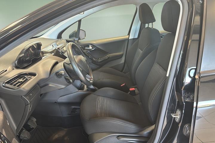 Sort Peugeot 208 fra 2014