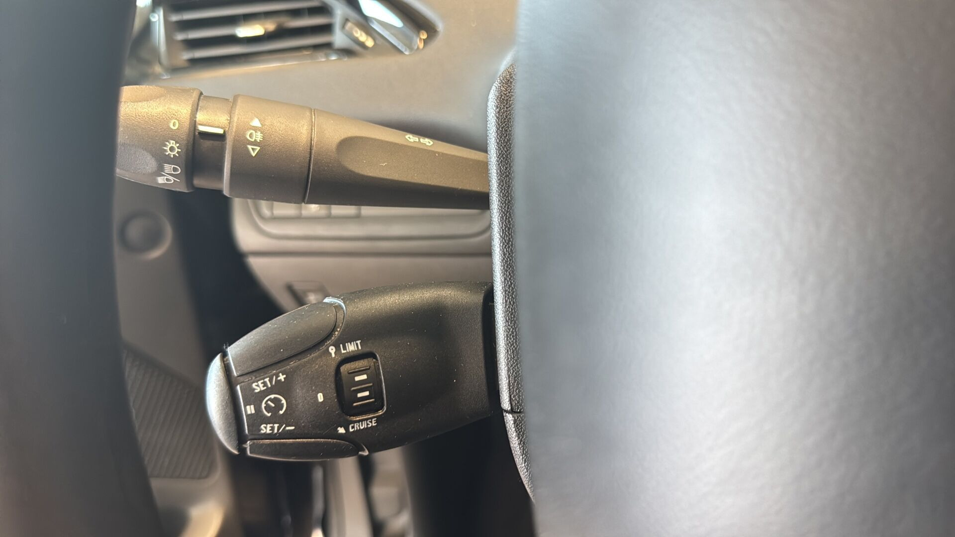 Sort Peugeot 208 fra 2014