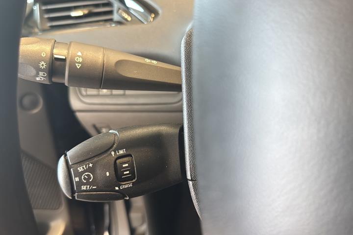 Sort Peugeot 208 fra 2014