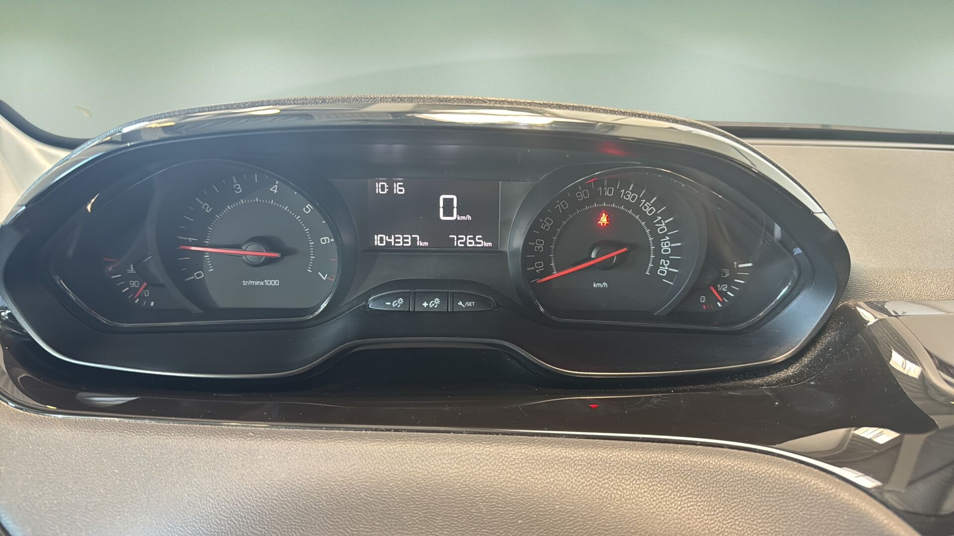 Sort Peugeot 208 fra 2014