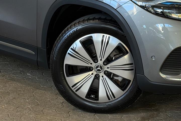 Grå Mercedes EQA250 fra 2023