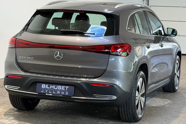 Grå Mercedes EQA250 fra 2023