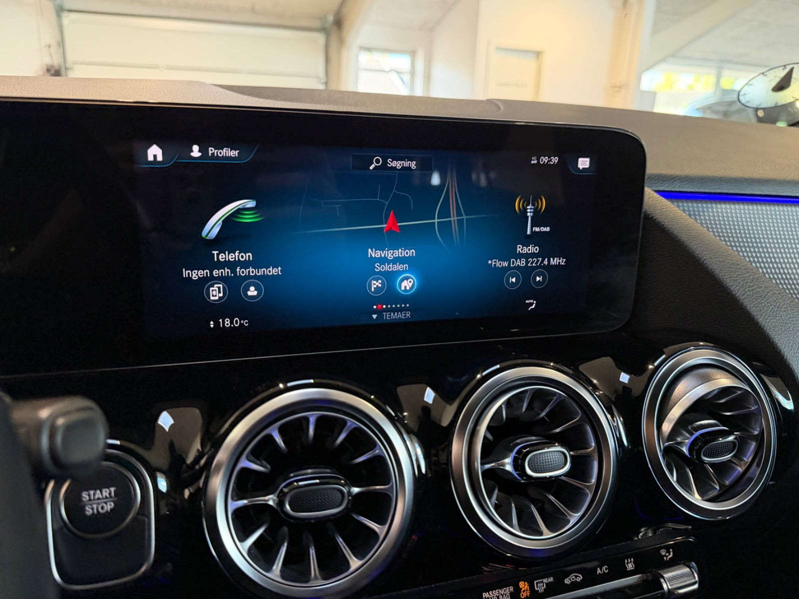 Grå Mercedes EQA250 fra 2023