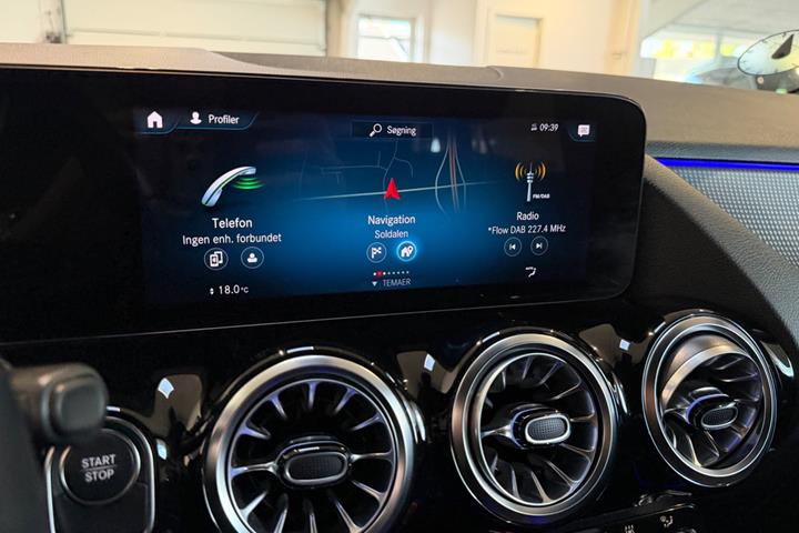 Grå Mercedes EQA250 fra 2023