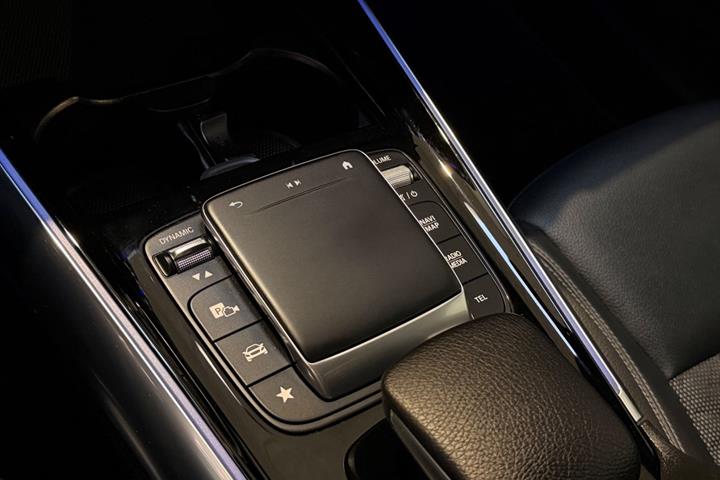 Grå Mercedes EQA250 fra 2023