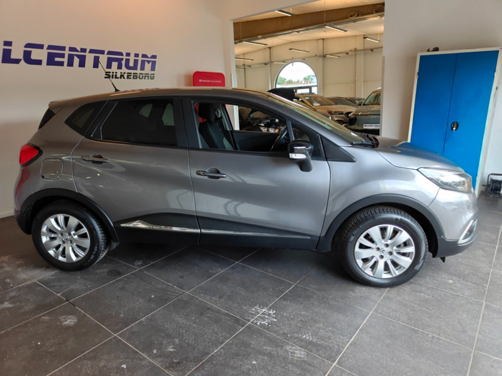 Grå Renault Captur fra 2016