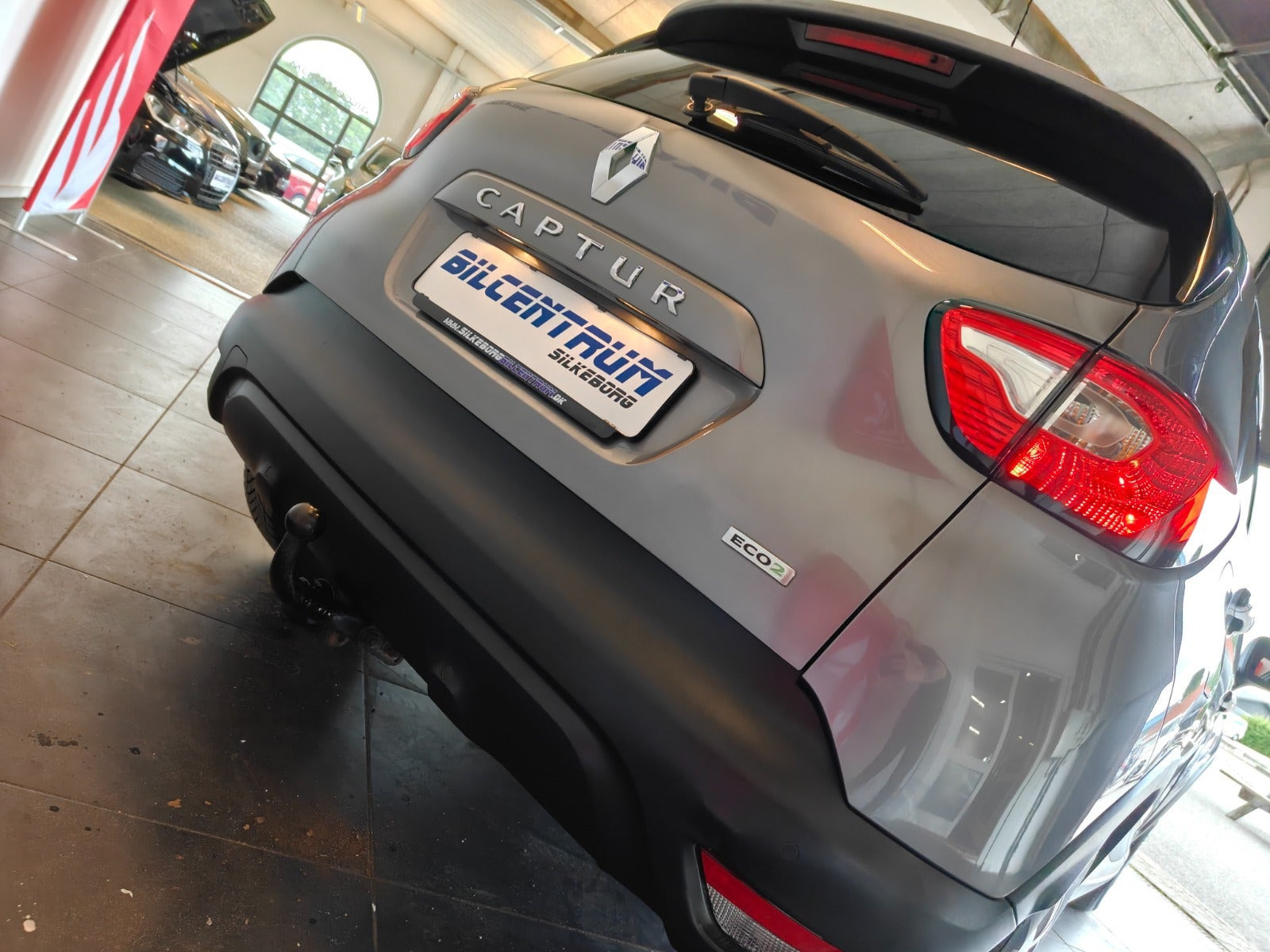Grå Renault Captur fra 2016