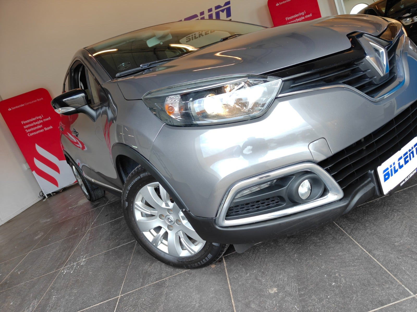Grå Renault Captur fra 2016