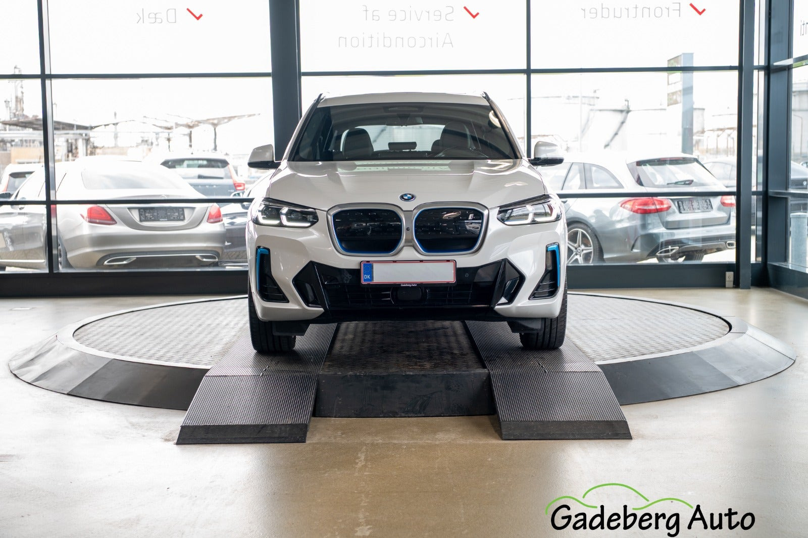 Hvid BMW iX3 fra 2022