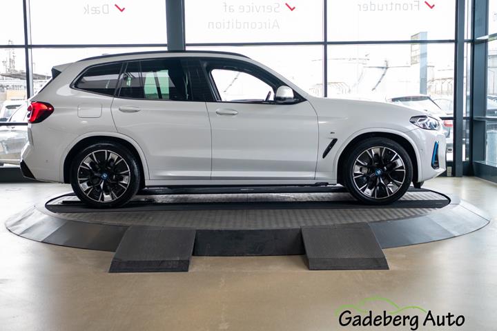 Hvid BMW iX3 fra 2022