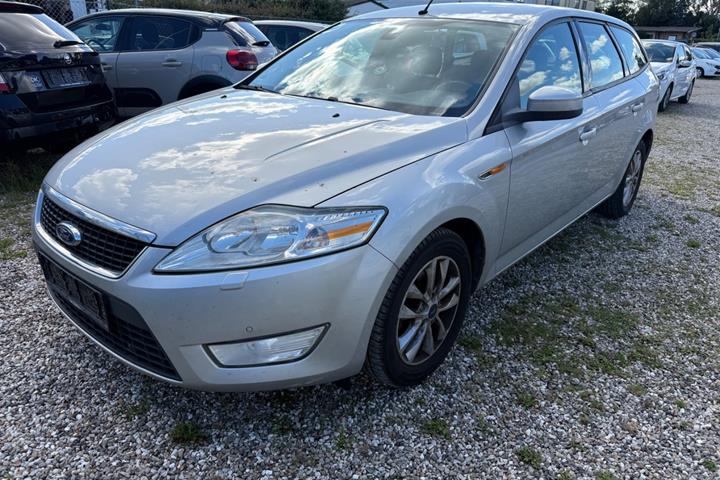 Grå Ford Mondeo fra 2009