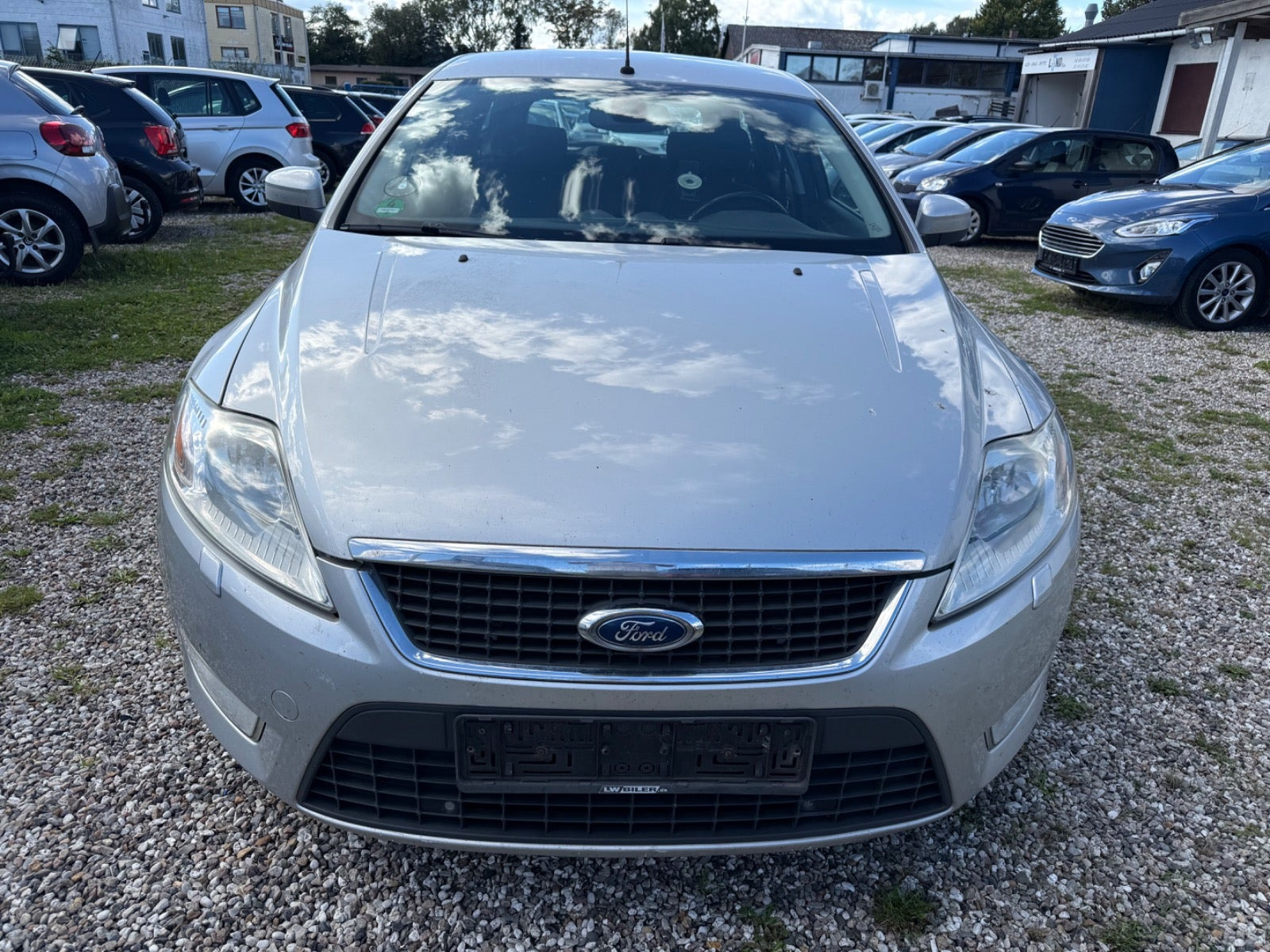 Grå Ford Mondeo fra 2009