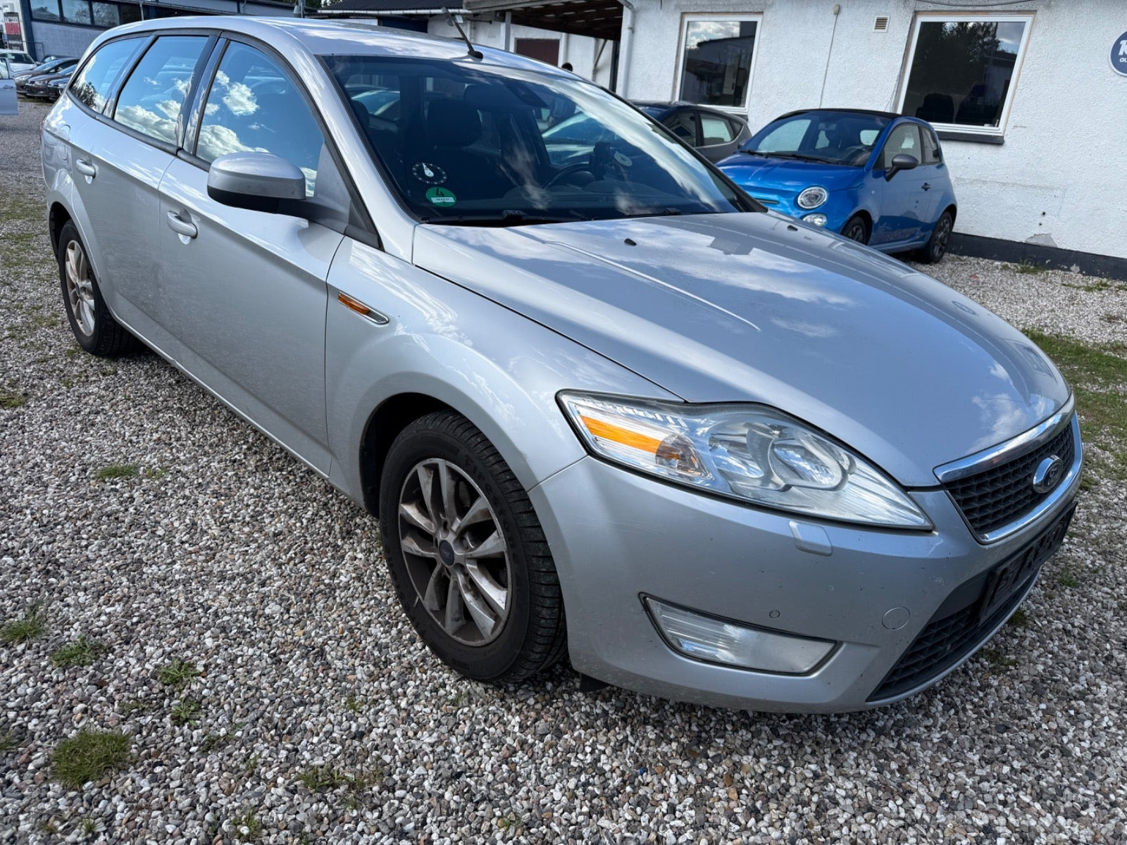 Grå Ford Mondeo fra 2009