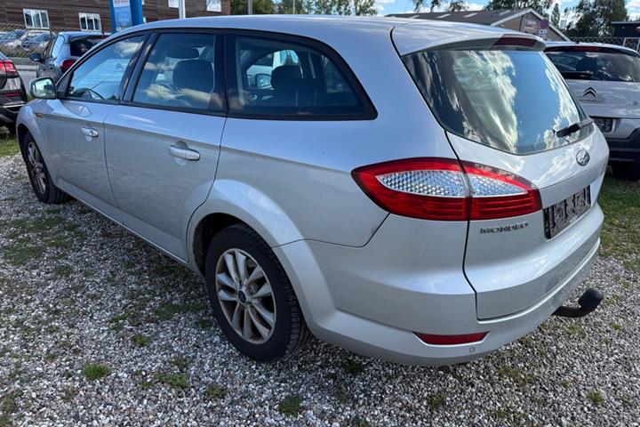 Grå Ford Mondeo fra 2009