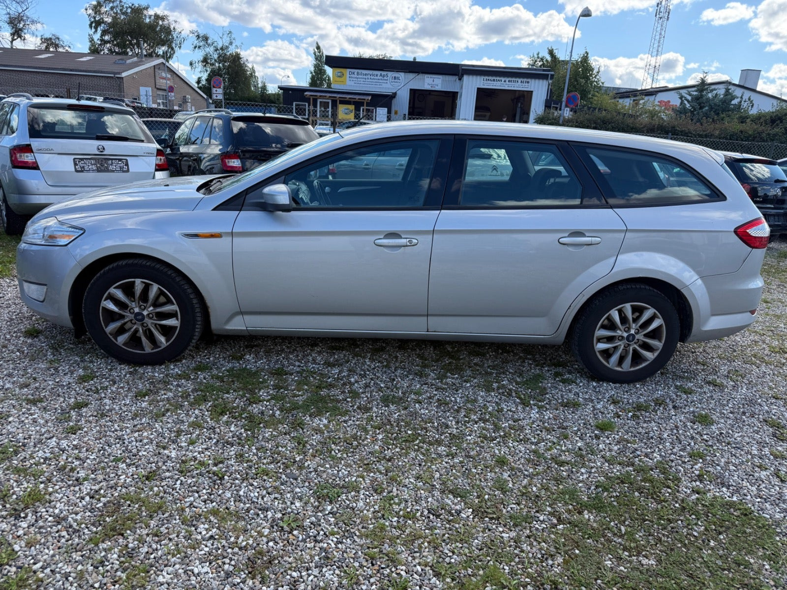 Grå Ford Mondeo fra 2009