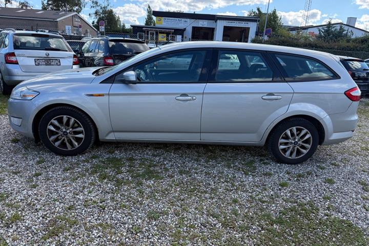 Grå Ford Mondeo fra 2009