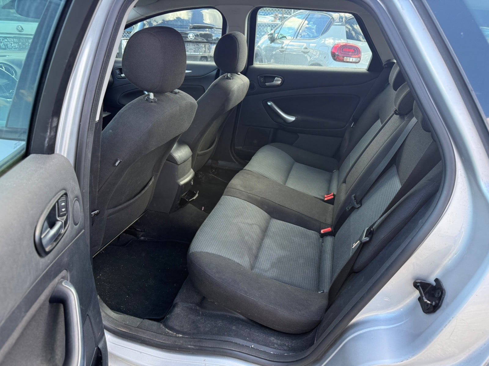 Grå Ford Mondeo fra 2009