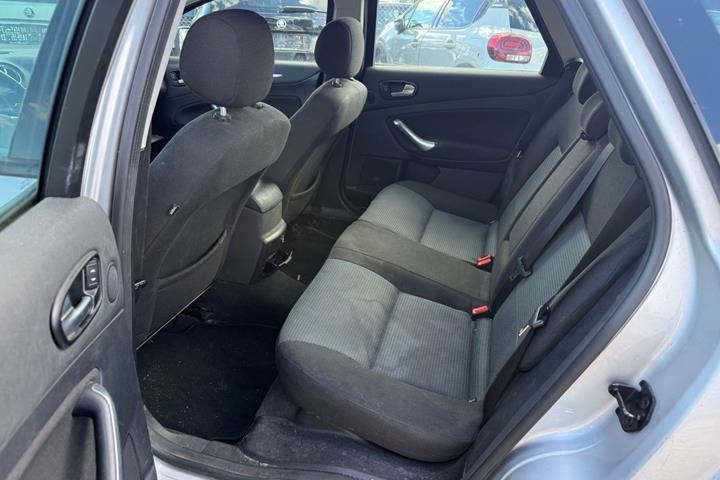 Grå Ford Mondeo fra 2009