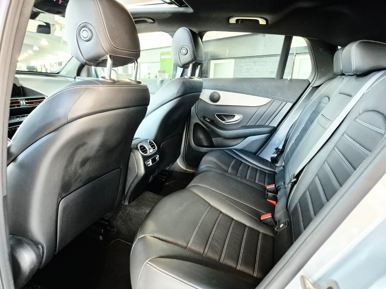 Sølv Mercedes EQC400 fra 2023