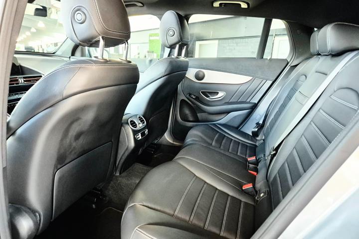 Sølv Mercedes EQC400 fra 2023