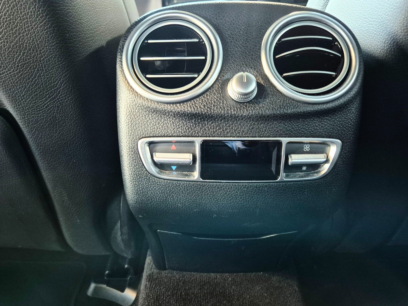 Sølv Mercedes EQC400 fra 2023