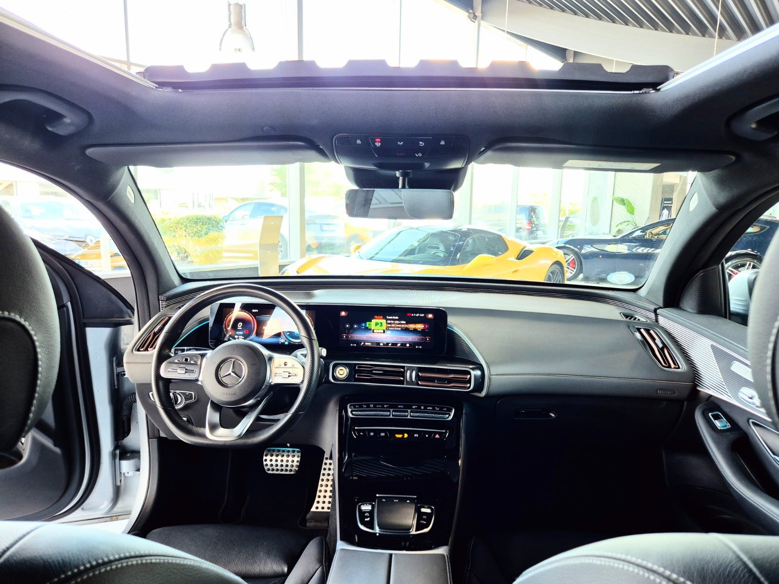 Sølv Mercedes EQC400 fra 2023