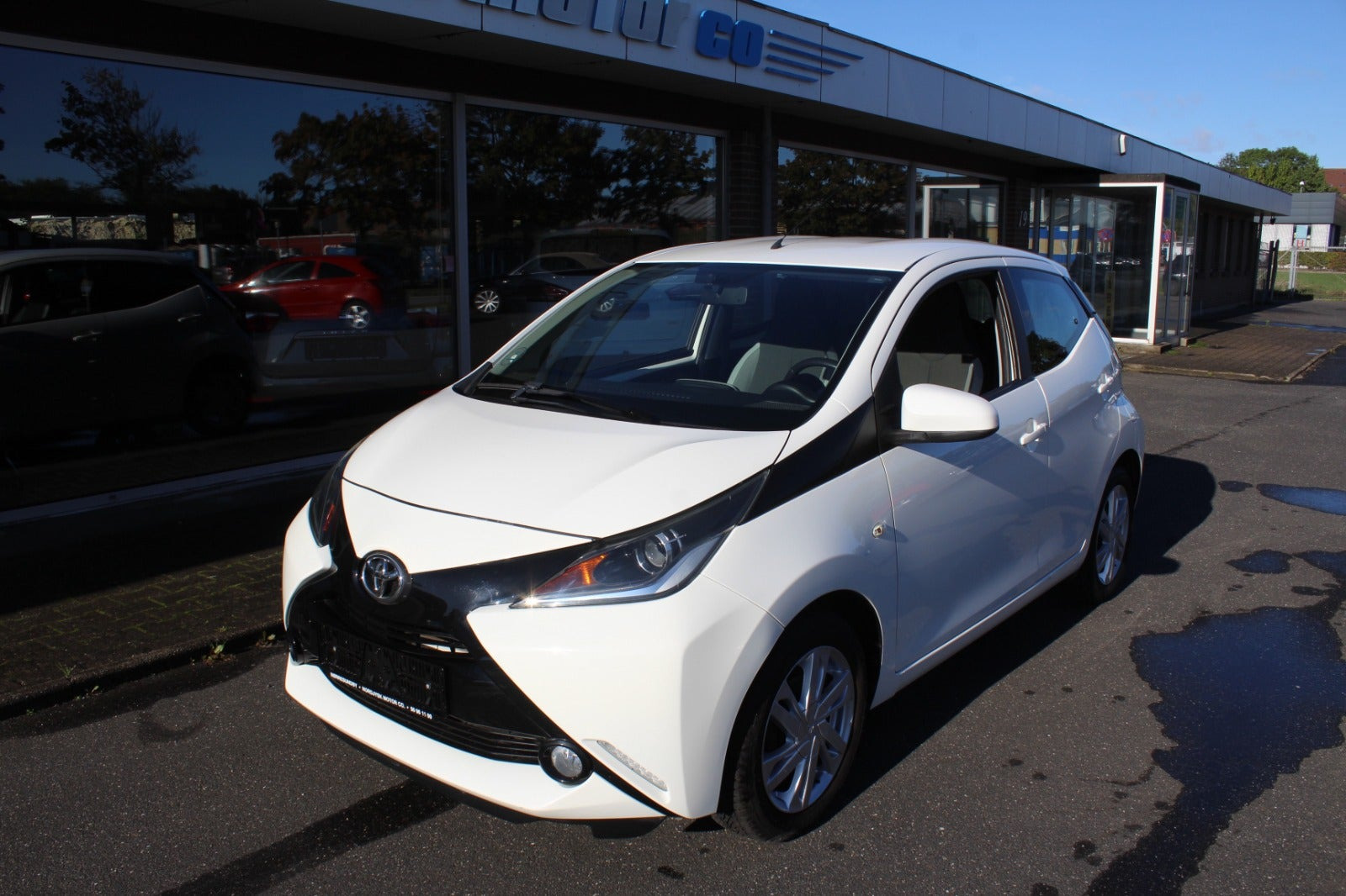 Hvid Toyota Aygo fra 2015