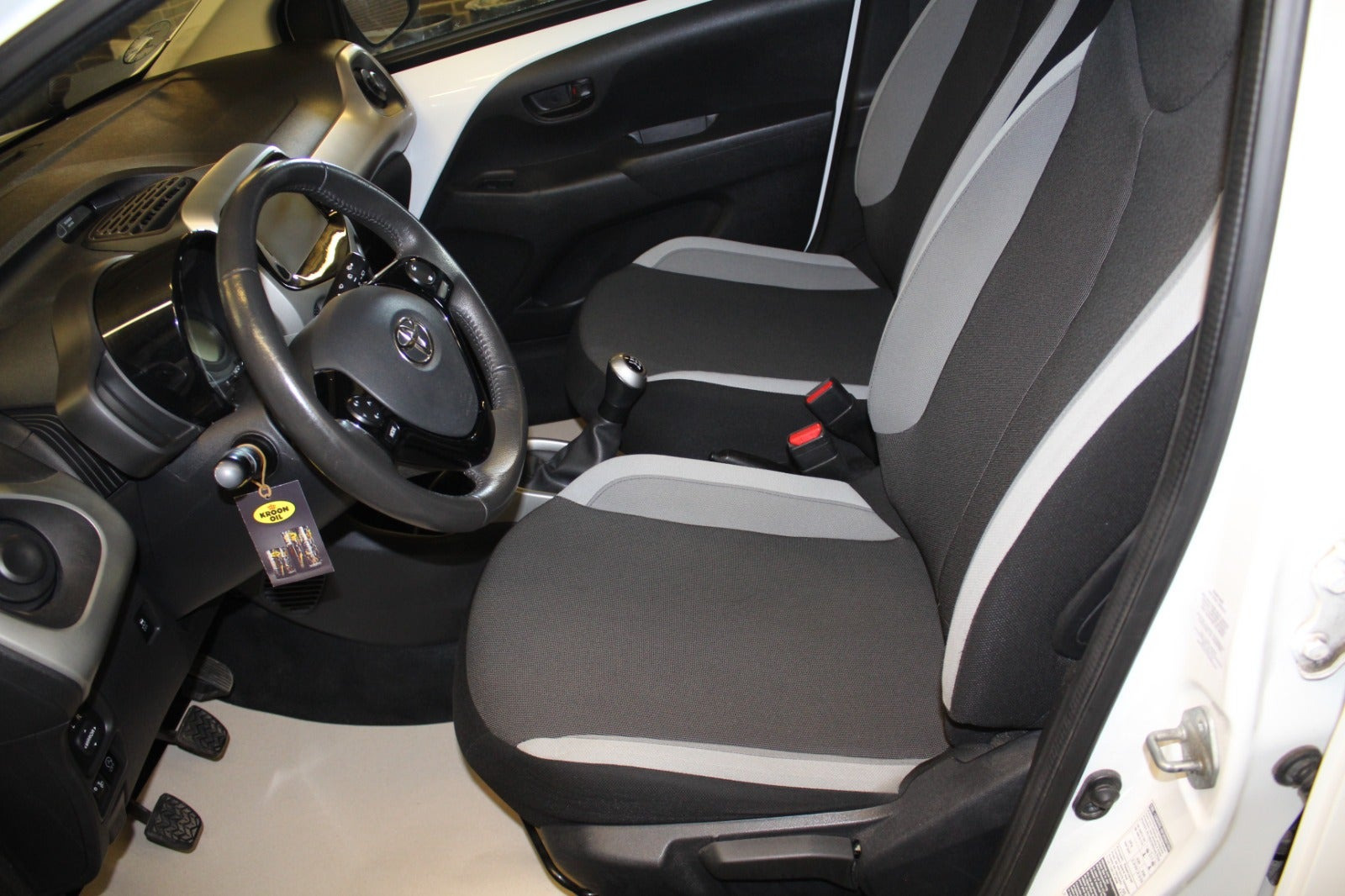 Hvid Toyota Aygo fra 2015