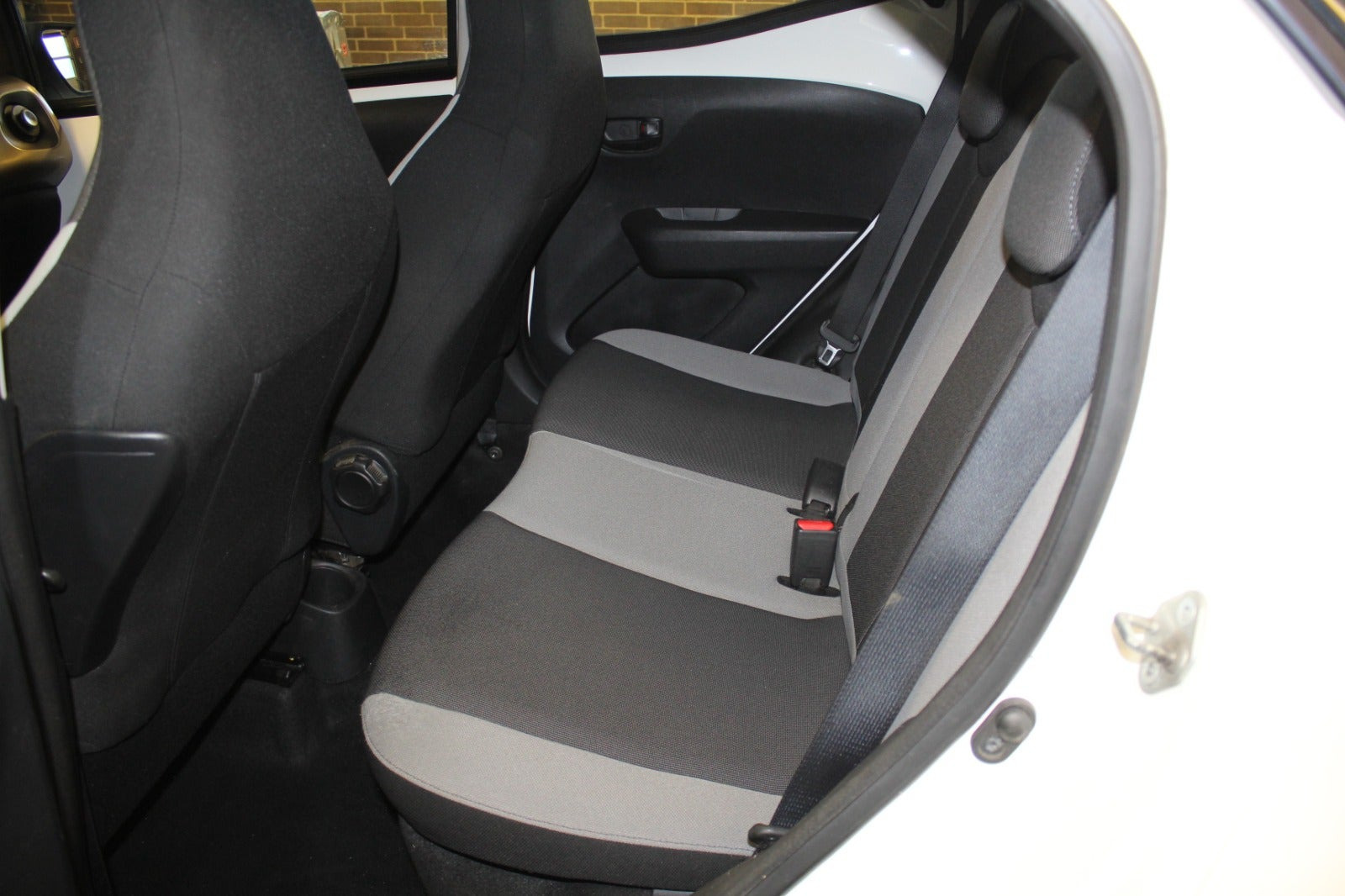 Hvid Toyota Aygo fra 2015