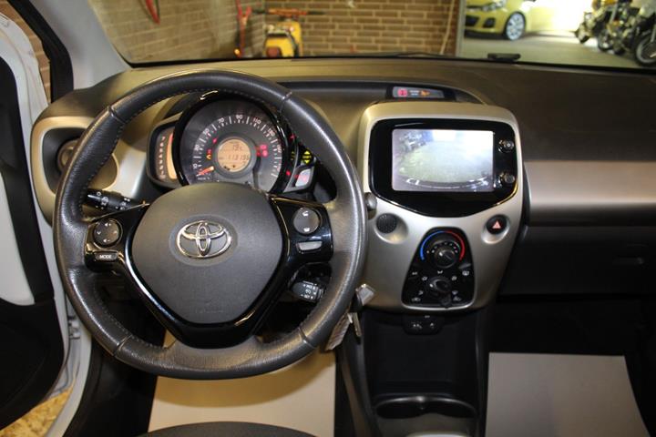 Hvid Toyota Aygo fra 2015